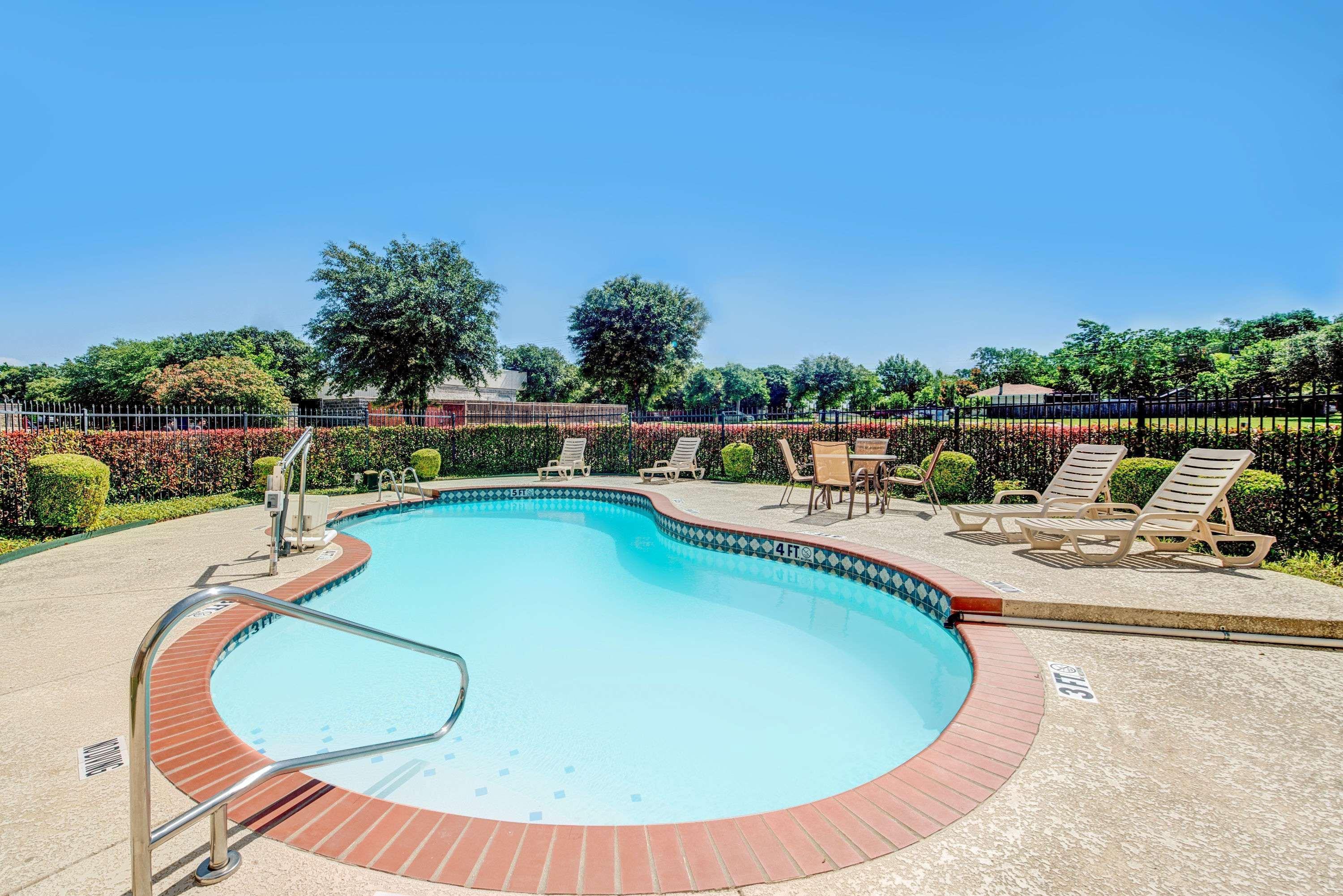 Super 8 By Wyndham Mckinney/Plano Area מראה חיצוני תמונה